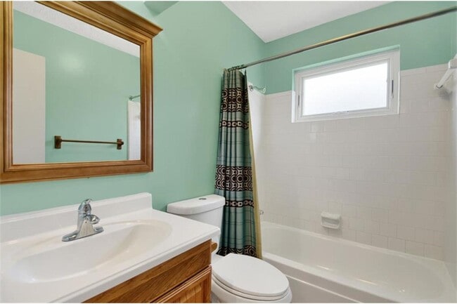 Building Photo - 22118 Meadowhill Dr