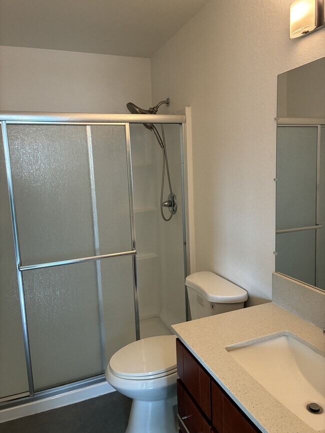 Building Photo - 706 Ridgeview Terrace