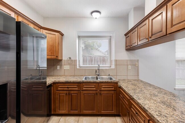 Building Photo - 6827 Hollow Hearth Dr