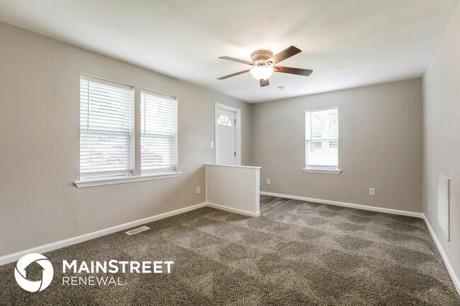 Building Photo - 601 Oak St