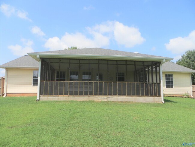 Building Photo - 105 Royalty Ct