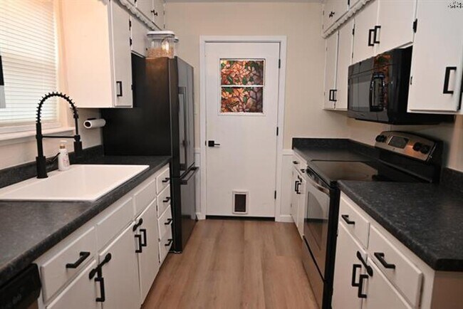 Building Photo - Spacious 4 Bedroom Brick Home Near Sheppard AFB with Fenced Backyard