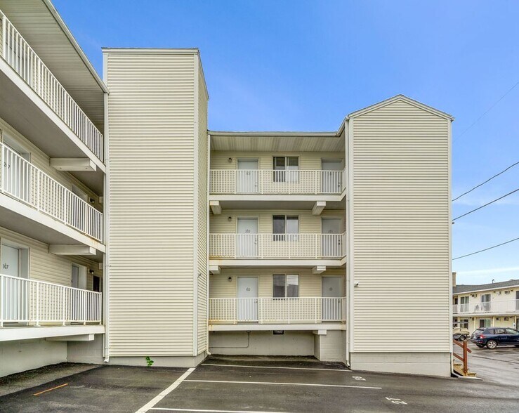 Building Photo - 933 Ocean Blvd