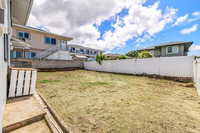 Building Photo - Nuuanu - Renovated 5 bedroom, 2 bath singl...