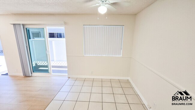 Building Photo - 2 BEDROOM  IN NOHO ARTS