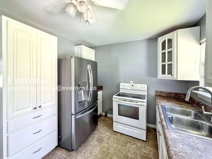 Building Photo - 2907 Lakeside Dr