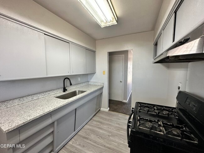 Building Photo - 10020 Nesbit Ave