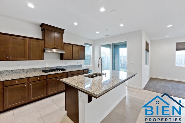 Building Photo - 1227 Las Rosas Ave