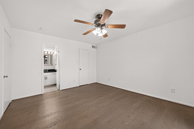 Building Photo - 5524 Beverly Hill St