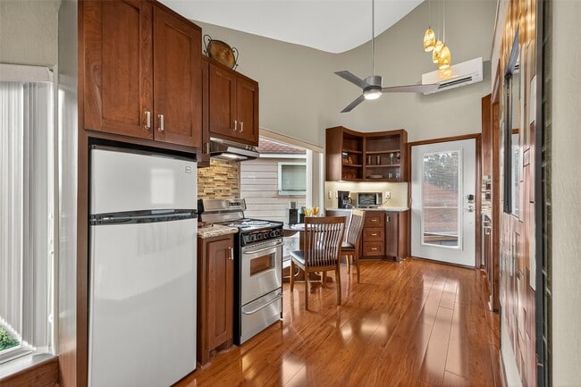 Building Photo - 1623 Lake Arbor Dr