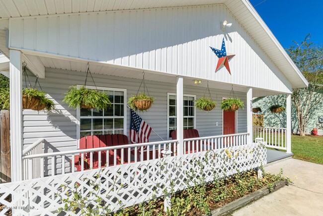 Building Photo - Charming and fully-fenced St. Augustine ho...