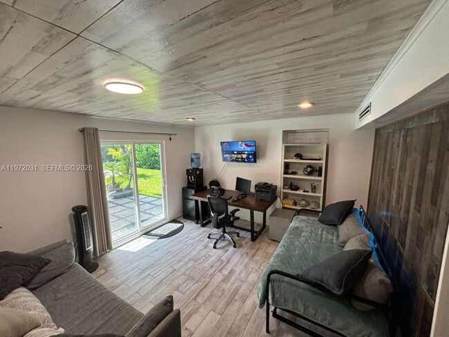 Building Photo - 1430 NE 149th St