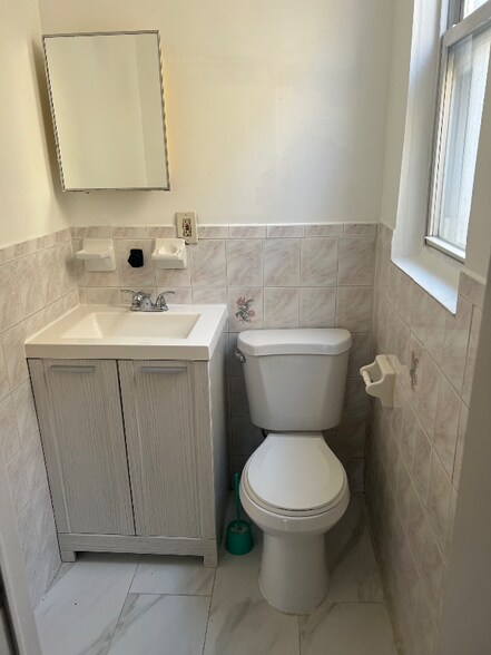 Building Photo - 88-13 104th St