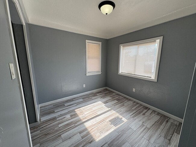 Building Photo - 2416 Kentucky St