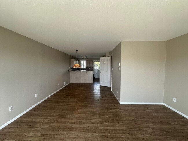 Building Photo - 2 Bed 2 Bath Waterfront Condo in Sandy Point