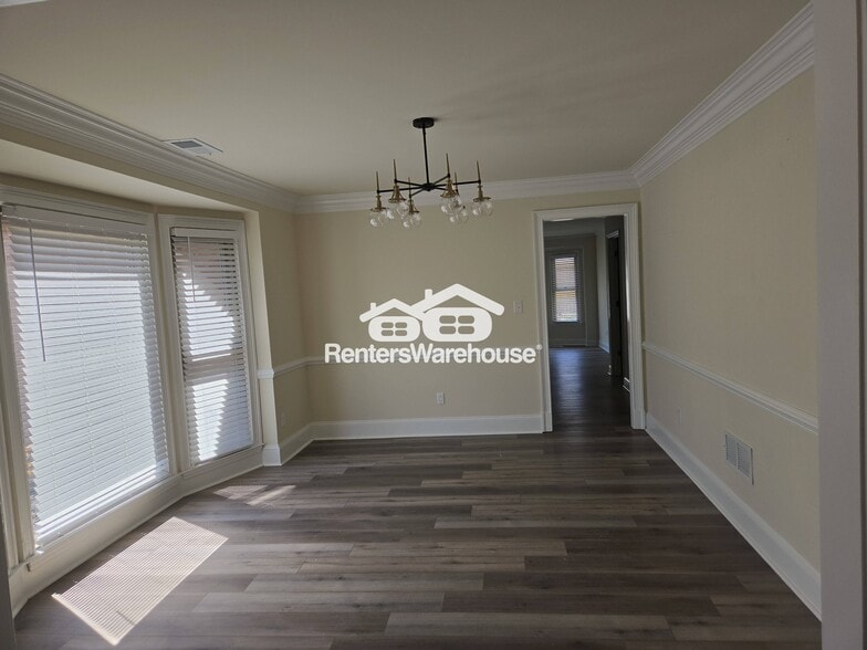 Building Photo - 300 Saddle Creek Ln