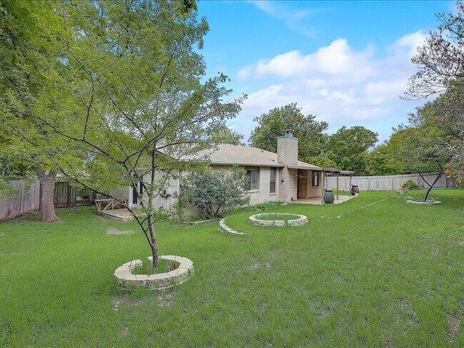 Building Photo - 10906 Meadgreen Ct