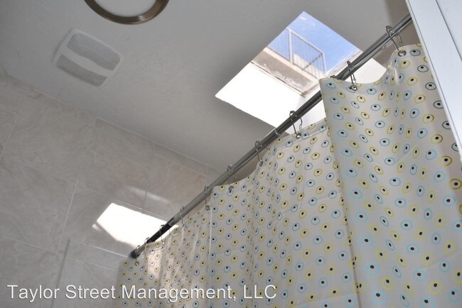 Building Photo - 328 E Willetta St