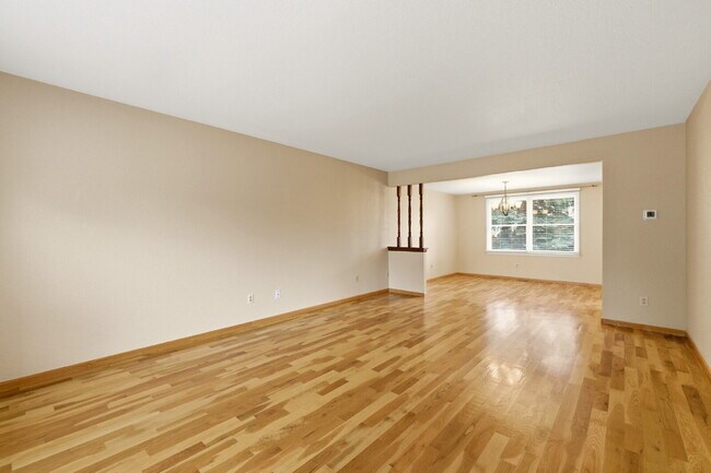 Building Photo - Single-Family Home in Near-Perfect Condition | 931 square foot 3-Car Garage!! | Covered Patio | L...