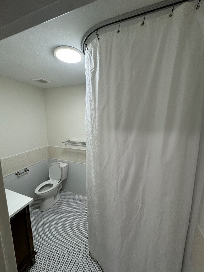 Building Photo - 460 W 600 N