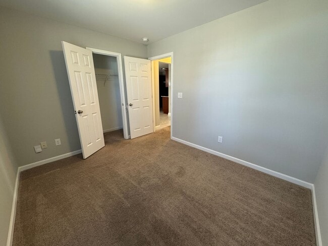 Building Photo - MOVE-IN READY!