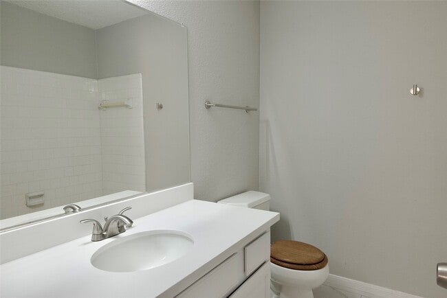 Building Photo - 3418 Green Fields Dr