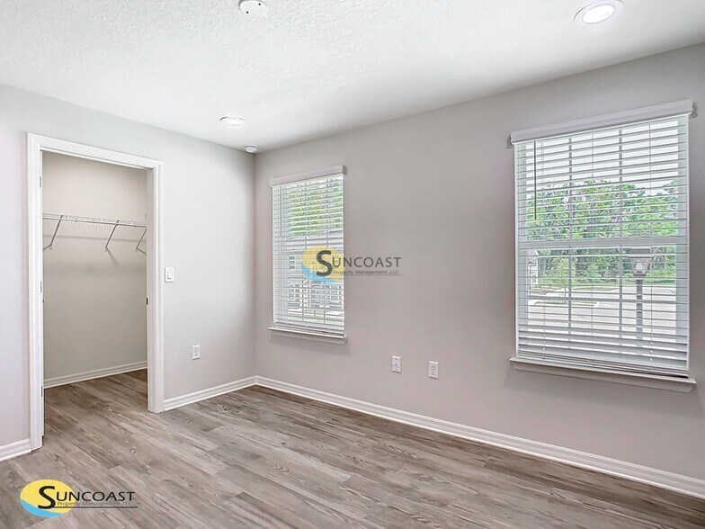 Building Photo - 3821 SW 43rd Ct