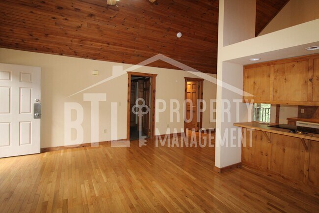Building Photo - 574 Baldknobber Dr