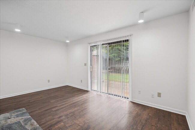 Building Photo - 1205 Natchez Trce SW