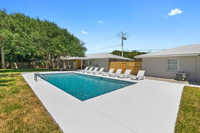 Building Photo - 107b A St