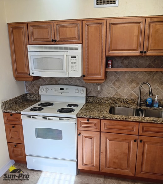 Building Photo - 619 Hudson St