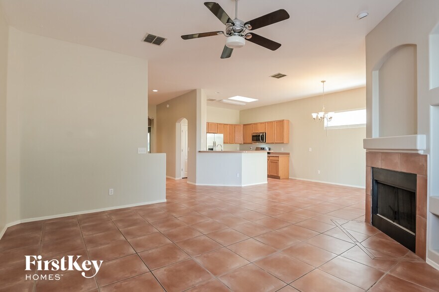 Building Photo - 8551 N Rolling River Dr