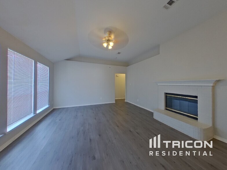 Building Photo - 6910 Meadow Bend Dr
