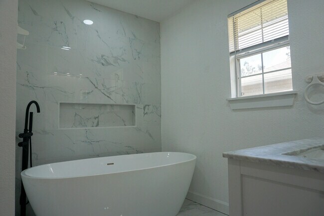 Building Photo - 233 Grand Prix Dr