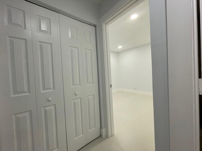 Building Photo - 1630 Zenith Way