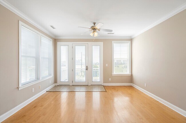 Building Photo - 3 bedroom, 2 1/2 bath unfurnished Townhouse located in Surf City-Ocean views