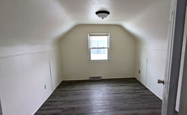 Building Photo - 1950 Dyson St