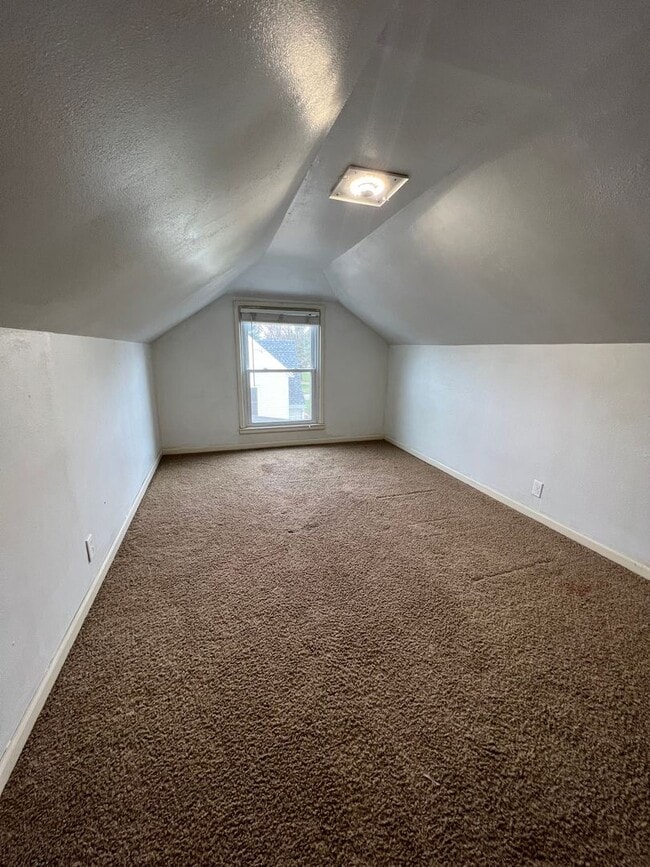 Building Photo - 3022 Losey Blvd S