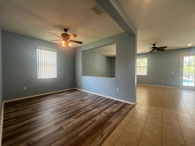 Building Photo - Beautiful 3 bedroom 2 bathroom pool home