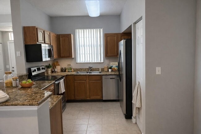 Building Photo - 1611 SE Pomeroy St