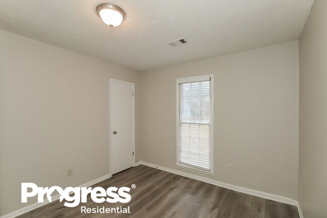 Building Photo - 5725 Twain Dr