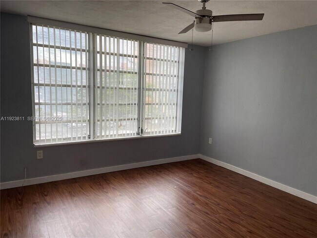 Building Photo - 1475 NE 125th Terrace