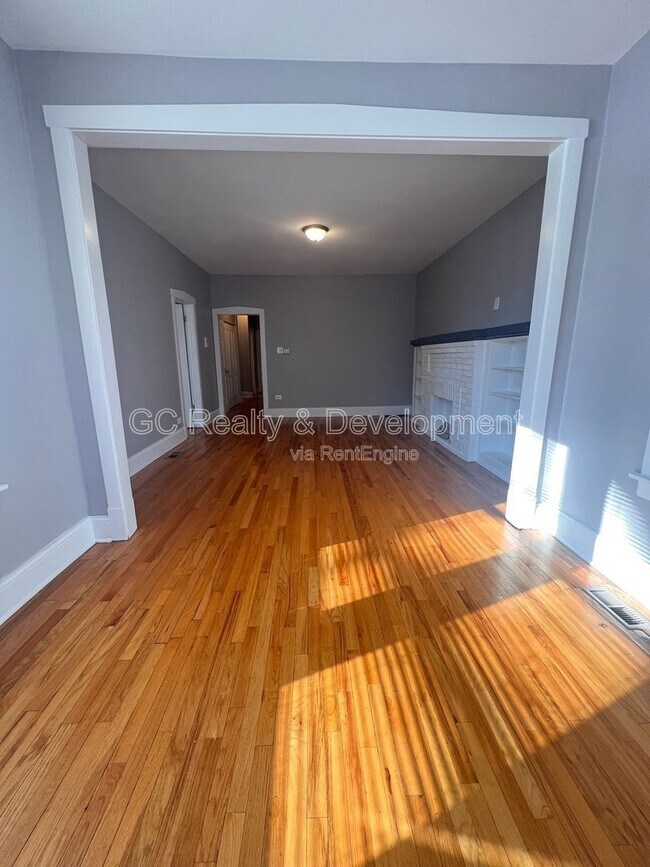Building Photo - 4820 N Springfield Ave