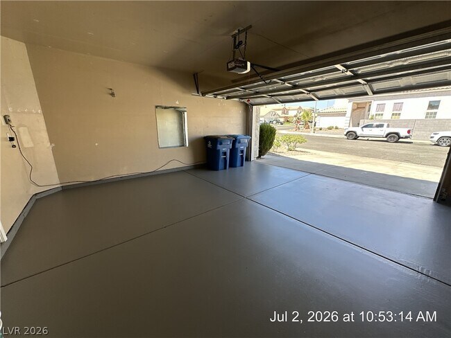 Building Photo - 122 McLaren St