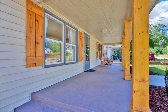 Building Photo - 530 Pearl St