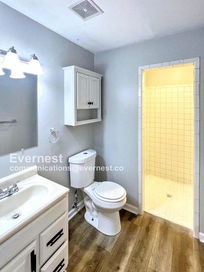 Building Photo - 4021 Creekside Dr
