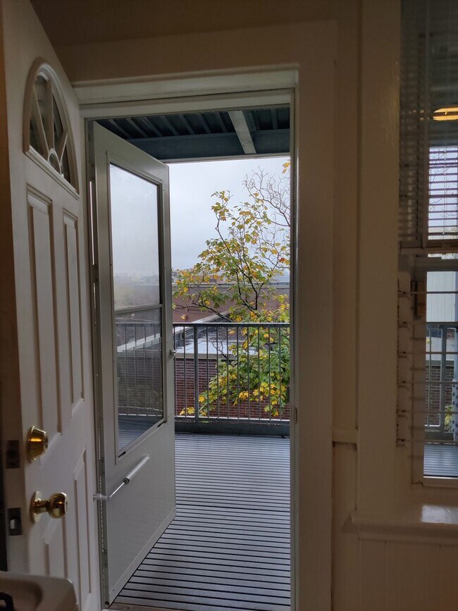 Building Photo - 8 Barrows St