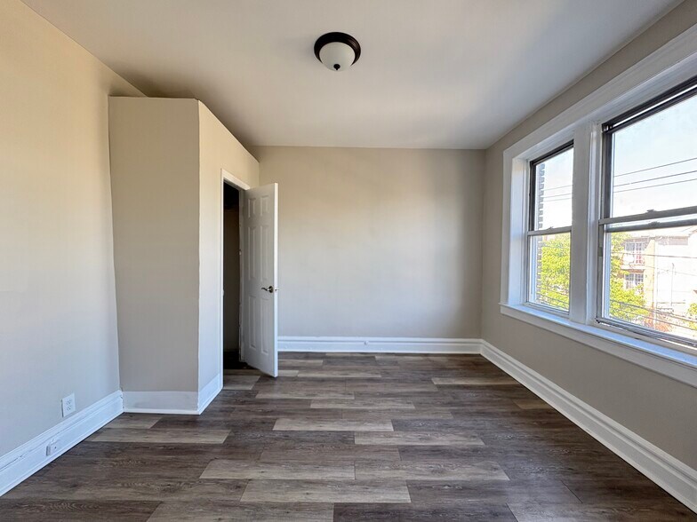 731-733 S 13th 2R - 732 S 13th St