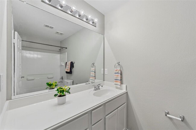Building Photo - 922 Fulbourne Dr