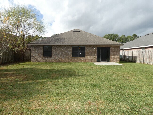Building Photo - Charming 3-Bedroom Home
